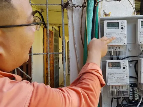 Đình chỉ công tác Phó giám đốc Công ty Điện lực Quảng Bình và Giám đốc Điện lực Đồng Hới