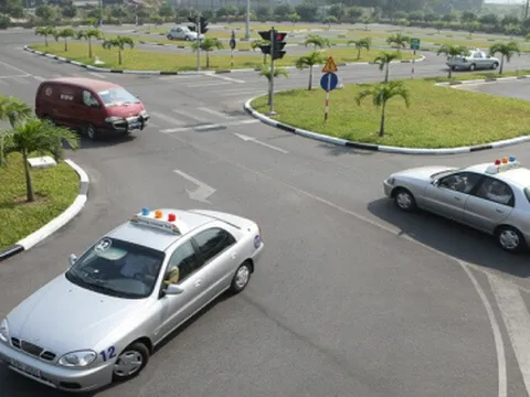 Đề xuất phân loại 17 hạng bằng lái xe: Đủ đường lãng phí