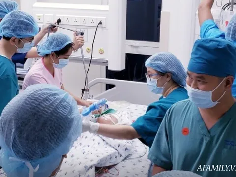 Cặp song sinh Diệu Nhi - Trúc Nhi đã tỉnh lại sau ca mổ tách rời kéo dài hơn 12 tiếng