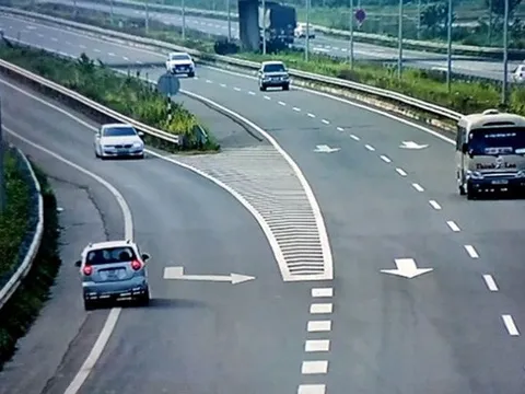 Xe ô tô đi ngược chiều trên đường cao tốc mức phạt cao nhất 18 triệu đồng