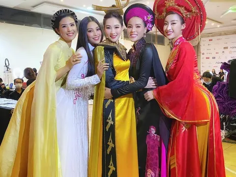 Bức ảnh hot nhất đêm qua: 5 Hoa hậu của thập kỷ hội tụ chung khung hình, 'thần tiên tỷ tỷ' Đặng Thu Thảo lu mờ cả dàn mỹ nhân