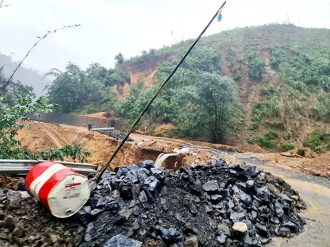Nhiều điểm trên tuyến đường mòn Hồ Chí Minh, tỉnh Quảng Trị bị sạt lở nghiêm trọng
