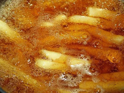 5 người trong 1 gia đình bị tổn thương gan cấp tính, có người suy gan do hay dùng lại dầu ăn cũ