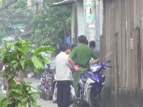 Thấy mẹ và bạn gái bị chửi, thanh niên cùng bạn đánh chết người trong phòng trọ ở Sài Gòn