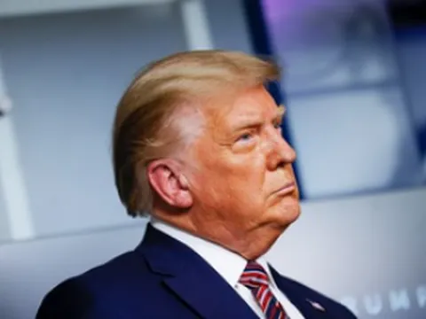 Ông Trump thất vọng với nhóm pháp lý, cho rằng đó là những kẻ ngốc đang khiến ông mất mặt
