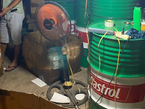 Triệt phá đường dây sản xuất dầu nhớt giả mang nhãn hiệu nổi tiếng như Castrol, BP, Petrolimex ở Sài Gòn