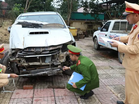 Lái xe bán tải đâm chết người rồi tiếp tục gây tai nạn liên hoàn trên đường bỏ trốn