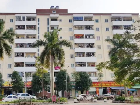 Hi hữu bé trai 3 tuổi rơi từ tầng 8 chung cư xuống đất thoát chết kỳ diệu