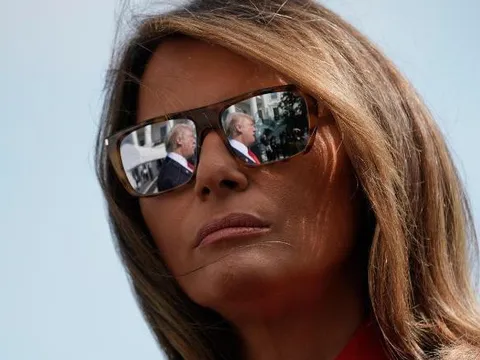 'Bà ấy chỉ muốn về nhà': Bà Melania làm gì khi ông Trump tìm mọi cách ở lại Nhà Trắng?