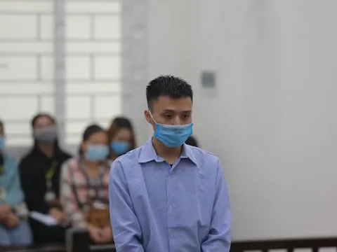 Người chồng sát hại vợ và con trai vì nghi vợ ngoại tình cúi đầu xin lỗi gia đình: 'Bị cáo rất ân hận'