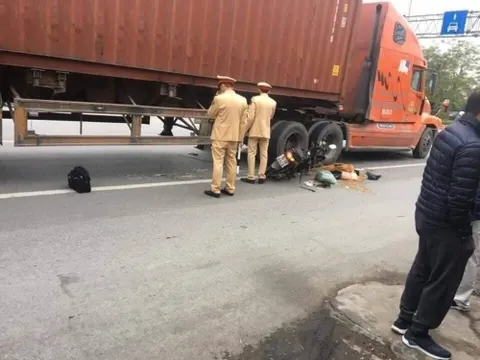 Giúp đỡ người gặp nạn, người đàn ông hơn 70 tuổi bị xe container tông trúng tử vong