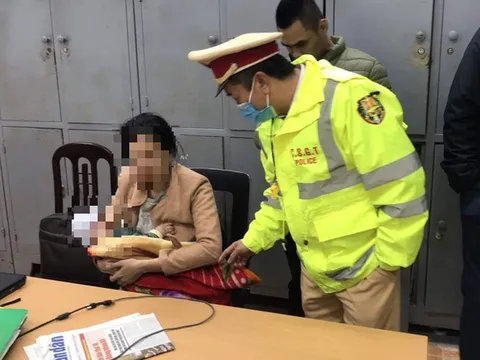 Ngăn cản kịp thời người phụ nữ bế con nhỏ định nhảy cầu tự tử lúc rạng sáng