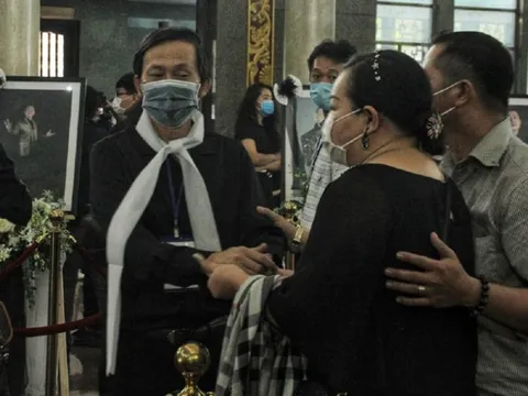 Hé lộ cuộc gọi của NS Hoài Linh sang Mỹ: Nhắn nhủ để vật quan trọng vào linh cữu NS Chí Tài