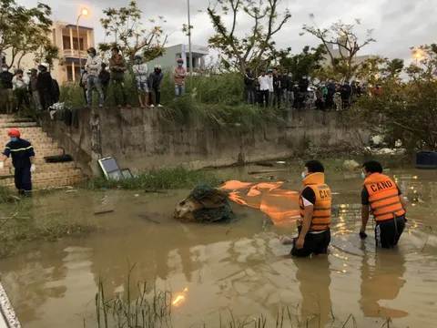 Người dân đi tập thể dục hoảng hồn phát hiện thi thể trên sông Hàn