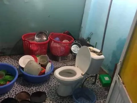 Lần đầu về nhà bạn trai chơi, nữ sinh sốc nặng khi chứng kiến cảnh bếp núc ngay bên trong... toilet