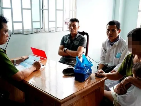 Tài xế xe ôm công nghệ trả lại 360 triệu đồng cho người phụ nữ đánh rơi