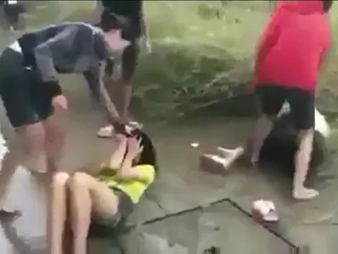 Vụ hai nữ sinh THCS ở Đồng Nai bị chặn đánh dã man giữa đường: Vì 'nhìn đểu' và chạy xe nẹt pô