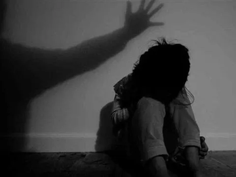 Điều tra vụ bé gái 11 tuổi kể với mẹ chuyện có quan hệ tình dục với nhiều thanh niên