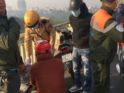 Buồn chán chuyện tình cảm, nam thanh niên định nhảy cầu Chương Dương tự tử