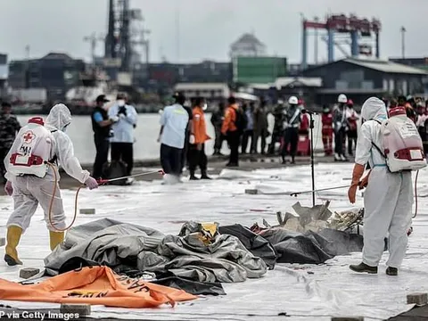 Vụ rơi máy bay Indonesia: Hé lộ thông tin mới nhất và những tin nhắn cuối cùng đầy xót xa của hành khách
