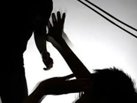 Nghi ngờ vợ ngoại tình với người yêu cũ 20 năm trước, gã chồng cuồng ghen gây ra tội ác kinh hoàng