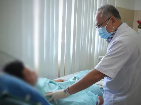 Thanh niên bị hoại tử dương vật sau khi cắt bao quy đầu ở phòng khám tư