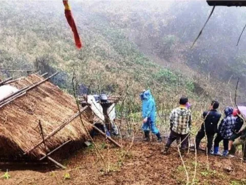 Không can ngăn được vợ ngưng uống rượu, chồng nhặt khúc gỗ đánh vợ tử vong