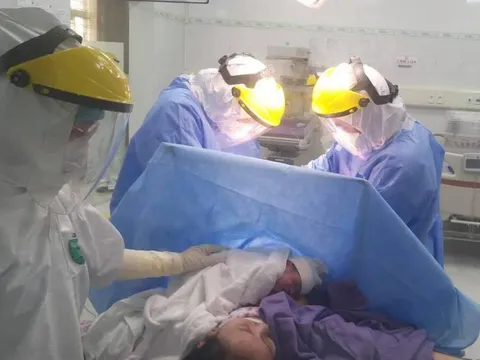 Phẫu thuật mổ lấy thai cho sản phụ dương tính virus SARS-CoV-2 tại khu cách ly Bệnh viện Sản Nhi Quảng Ni