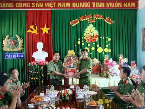 An Giang: Công an tỉnh chúc Tết các lực lượng vũ trang tuyến biên giới