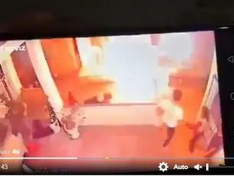 Clip: Kinh hoàng thanh niên tạt xăng thiêu sống chị họ vì món nợ 3 triệu đồng