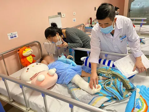 Tin vui: Bé gái 3 tuổi rơi từ tầng 12 chung cư xuất viện trong sáng nay