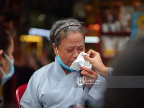 Hé lộ cuộc gọi cuối cùng đầy xót xa của 'phù thuỷ' make up Minh Lộc qua lời kể của mẹ: 'Mẹ ơi cho con về nhà đi'