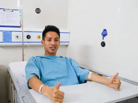 Hot: Bác sĩ trực tiếp phẫu thuật chấn thương cho Hùng Dũng báo tin vui!