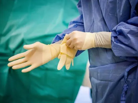 Bác sĩ phụ khoa bị hơn 700 bệnh nhân nữ cáo buộc lạm dụng tình dục