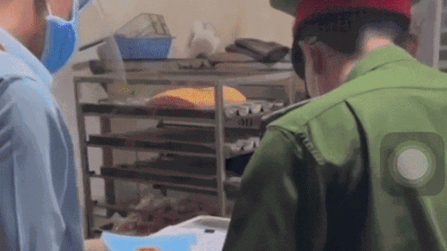 Sau vụ 'bánh mì không phải lương thực thiết yếu', xuất hiện clip Phó Chủ tịch phường xử phạt lò bánh mì