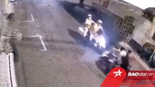 Tông vỡ yếm xe CSGT khi bị truy đuổi, nam thanh niên chở bạn gái vội tăng ga bỏ chạy thoát thân