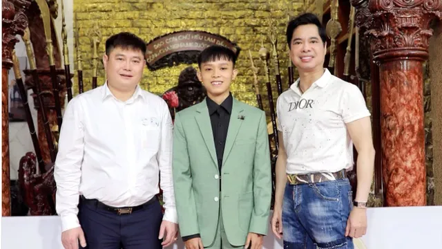 Bầu Thụy và danh ca Ngọc Sơn chính thức nâng đỡ Hồ Văn Cường, hết lòng dạy hát cho con nuôi Phi Nhung
