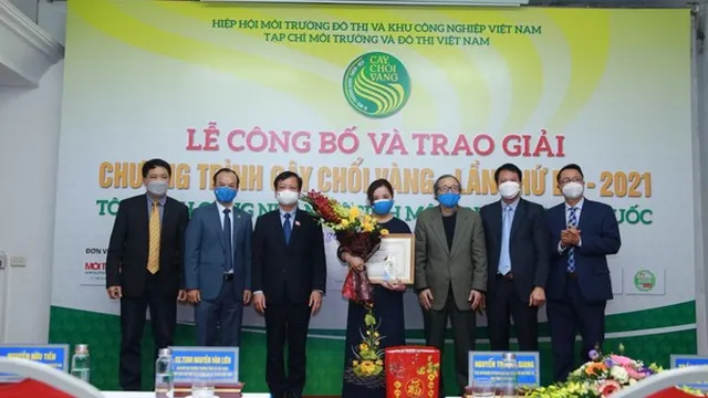 Chổi Kim Cương thuộc về nữ công nhân môi trường Nguyễn Thị Thu Oanh