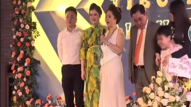Con dâu đón tin vui, nữ streamer Bình Dương thốt lên giữa buổi tiệc: 'Tôi sắp lên chức chị nội rồi'