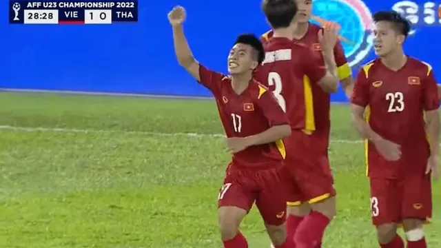 VIDEO: Siêu phẩm sút phạt của cầu thủ U23 Việt Nam khiến người Thái choáng váng
