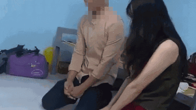 Clip: Chồng bắt quả tang vợ "nương tựa cùng trai trẻ" trong phòng trọ, thái độ xử lý gây chú ý