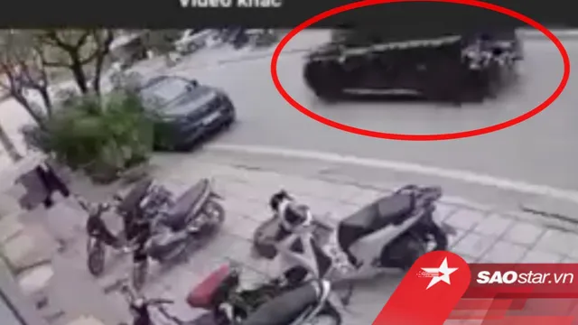 Thêm góc camera khác cảnh Mercedes ở Quảng Ninh lao như bay đâm tử vong người đi xe máy?