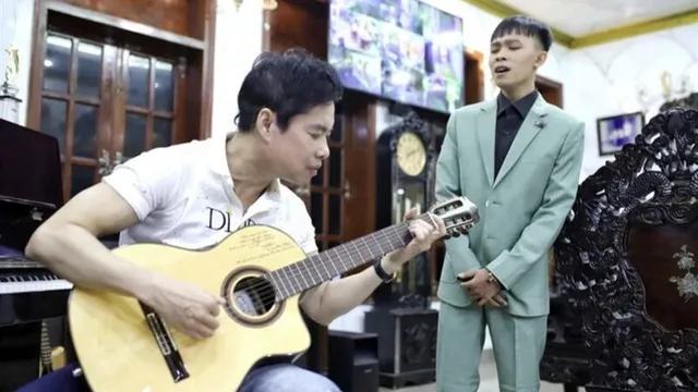 'Hát chay' không cần micro, giọng hát của Hồ Văn Cường liệu có được lòng khán giả?