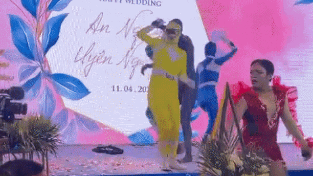 Clip: 5 anh em siêu nhân 'quẩy cực sung' trong đám cưới khiến dân tình vô cùng thích thú
