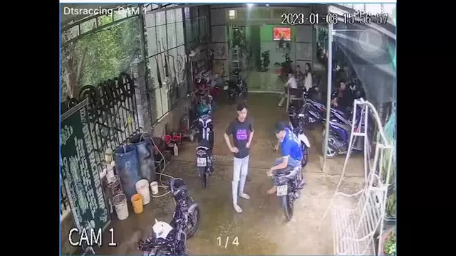 Clip: Trẻ trâu thể hiện xe máy mất lái lao thẳng vào nhà gãy cả ghế đá