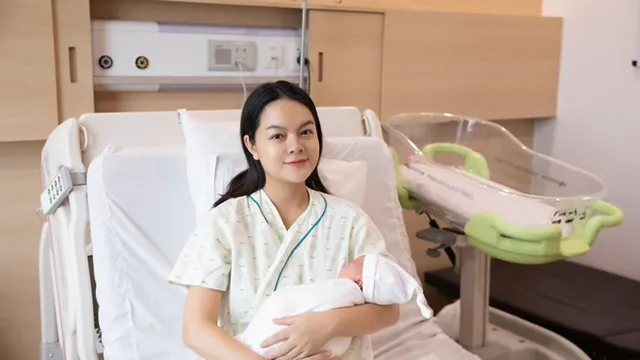 Ái nữ đổ bệnh, Phạm Quỳnh Anh thấp thỏm đứng ngồi không yên