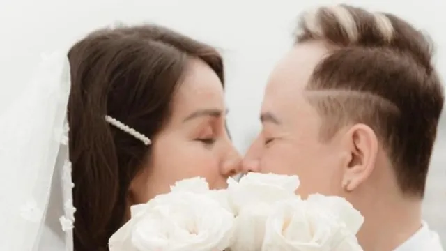 Nam diễn viên 'Người phán xử' lên xe hoa lần thứ 4 với vợ trẻ kém 12 tuổi