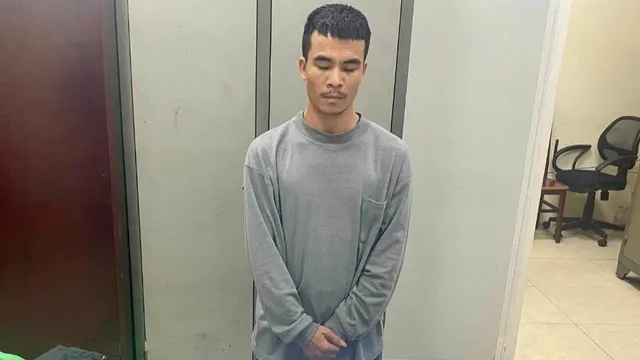 Sau khi ra tù, thanh niên rủ bạn đột nhập vào UBND phường ở Hà Nội rồi làm điều không tưởng