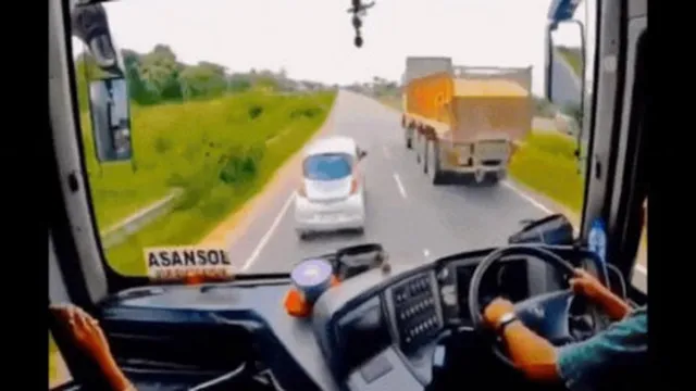 Clip: Rợn người với những pha đánh lái kinh hoàng của tài xế xe khách