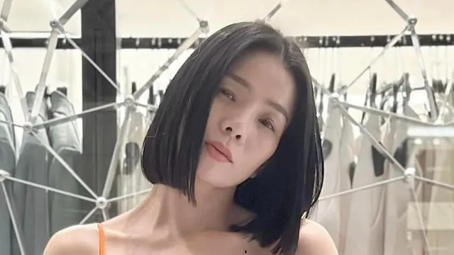 Lệ Quyên vô tư 'thả rông', để mặt mộc đi dạo phố: Dân tình 'ngượng chín mặt' khi xem ảnh